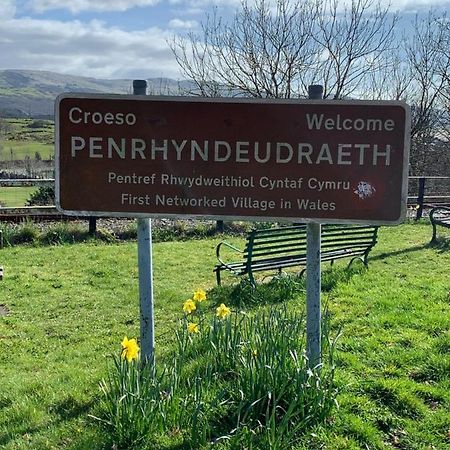 Snowdonia Rock Cottage - Cosy And Pet Friendly Penrhyndeudreath Eksteriør bilde