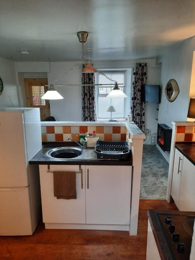 Snowdonia Rock Cottage - Cosy And Pet Friendly Penrhyndeudreath Eksteriør bilde
