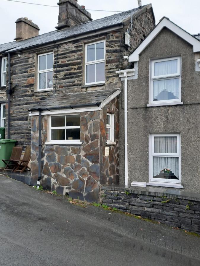 Snowdonia Rock Cottage - Cosy And Pet Friendly Penrhyndeudreath Eksteriør bilde
